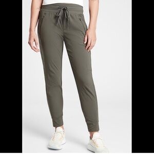 Athleta Trekkie North jogger, olive green, size 12